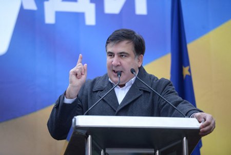 Саакашили утверждает, что в АП есть склад налички