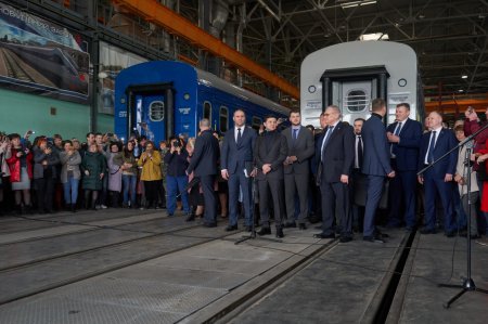 Государство закажет три дизель-поезда и 90 вагонов