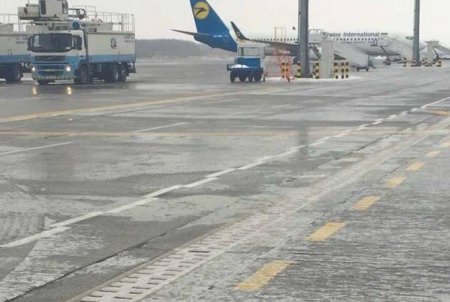 Из-за гололеда в аэропортах Киева не смогли приземлиться самолеты