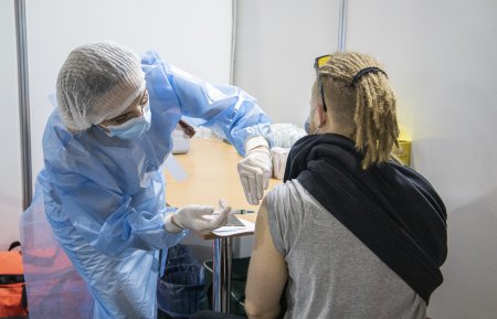 В Киеве, Одессе и Львове работают центры массовой вакцинации: за два дня привито почти 5 тыс человек